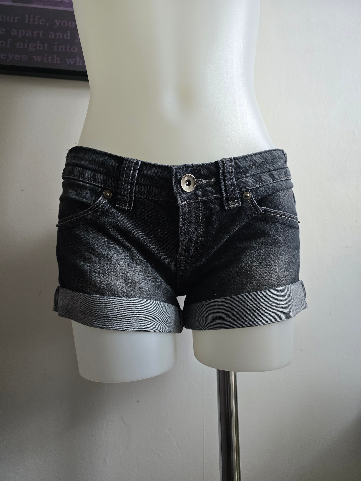 2000s vintage low waist denim short
