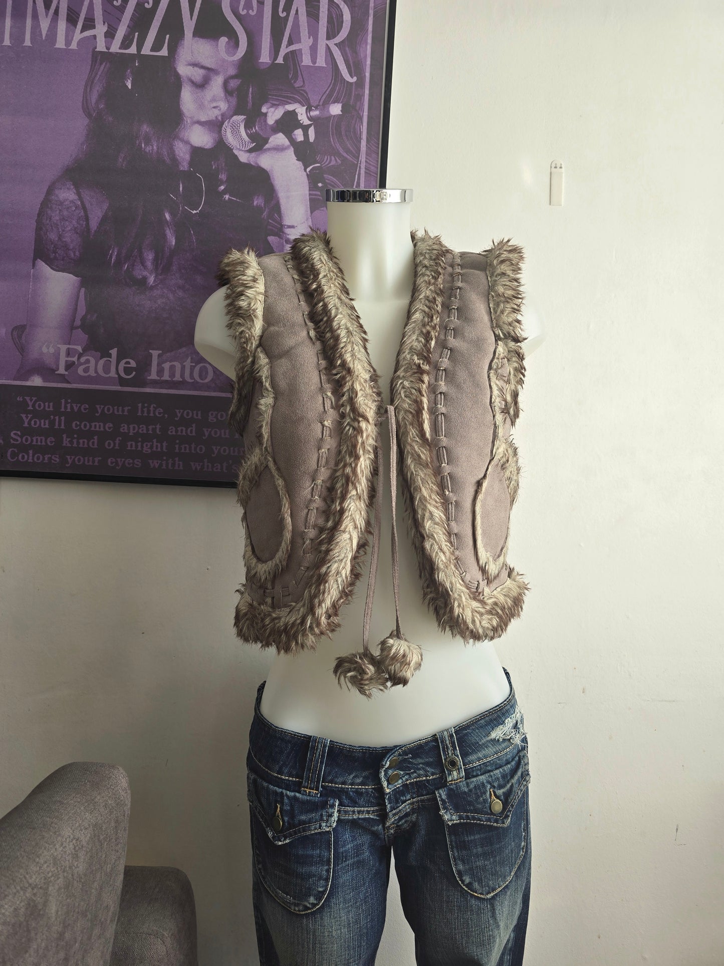 00s 2000s vintage softgrunge boho fake fur sleeveless jacket