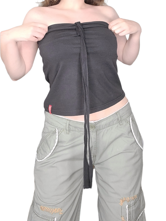 Brassiere gorpcore 90s noire