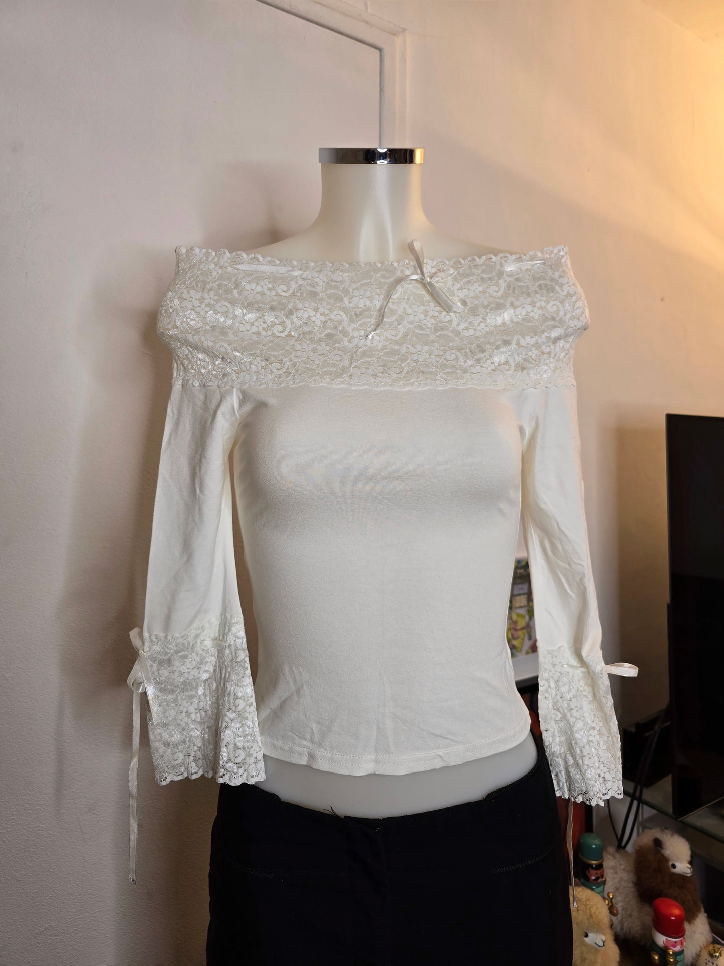 Y2k vintage coquette lace off shoulder top