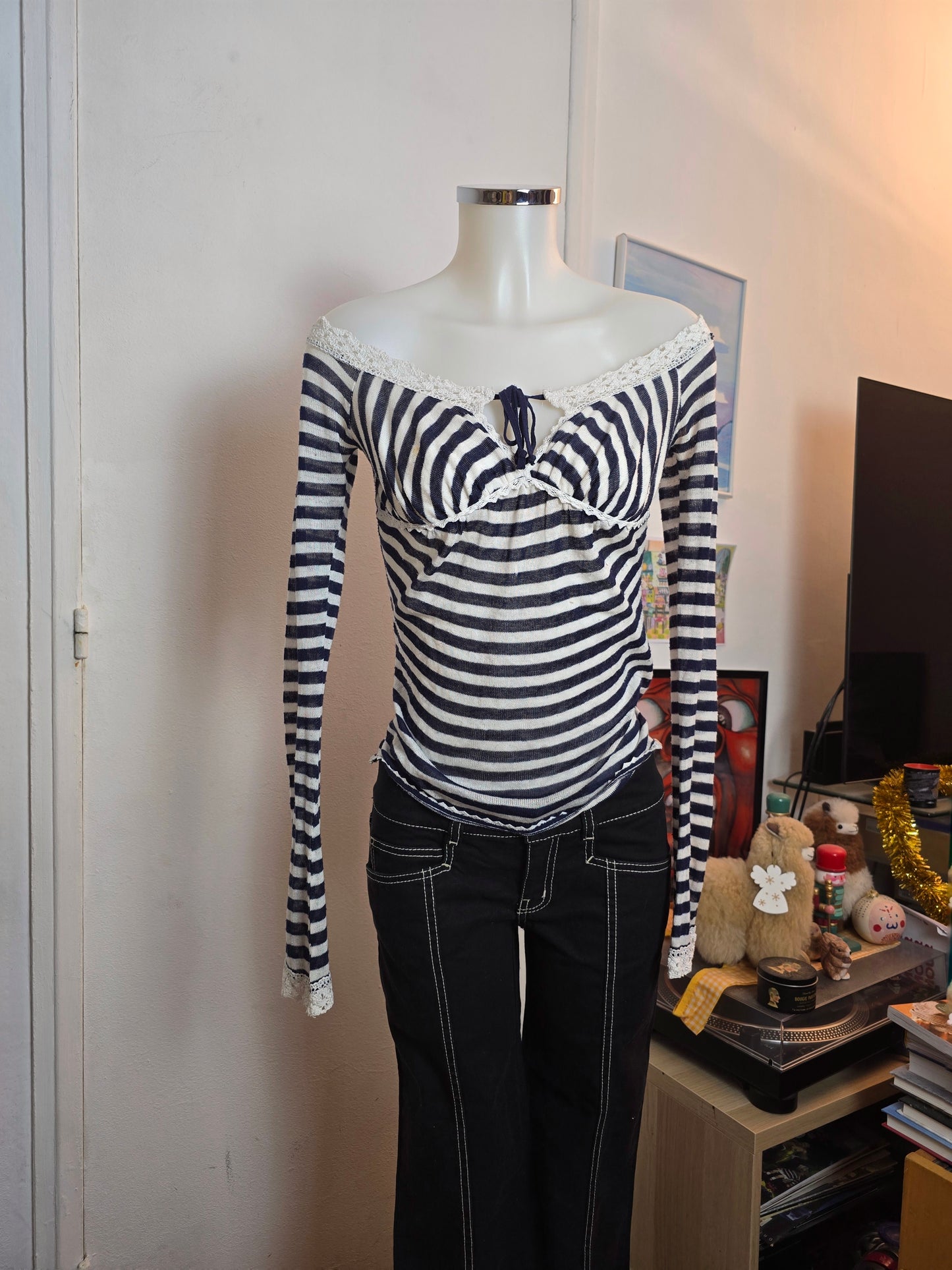 90s vintage flirty offshoulder stripes top