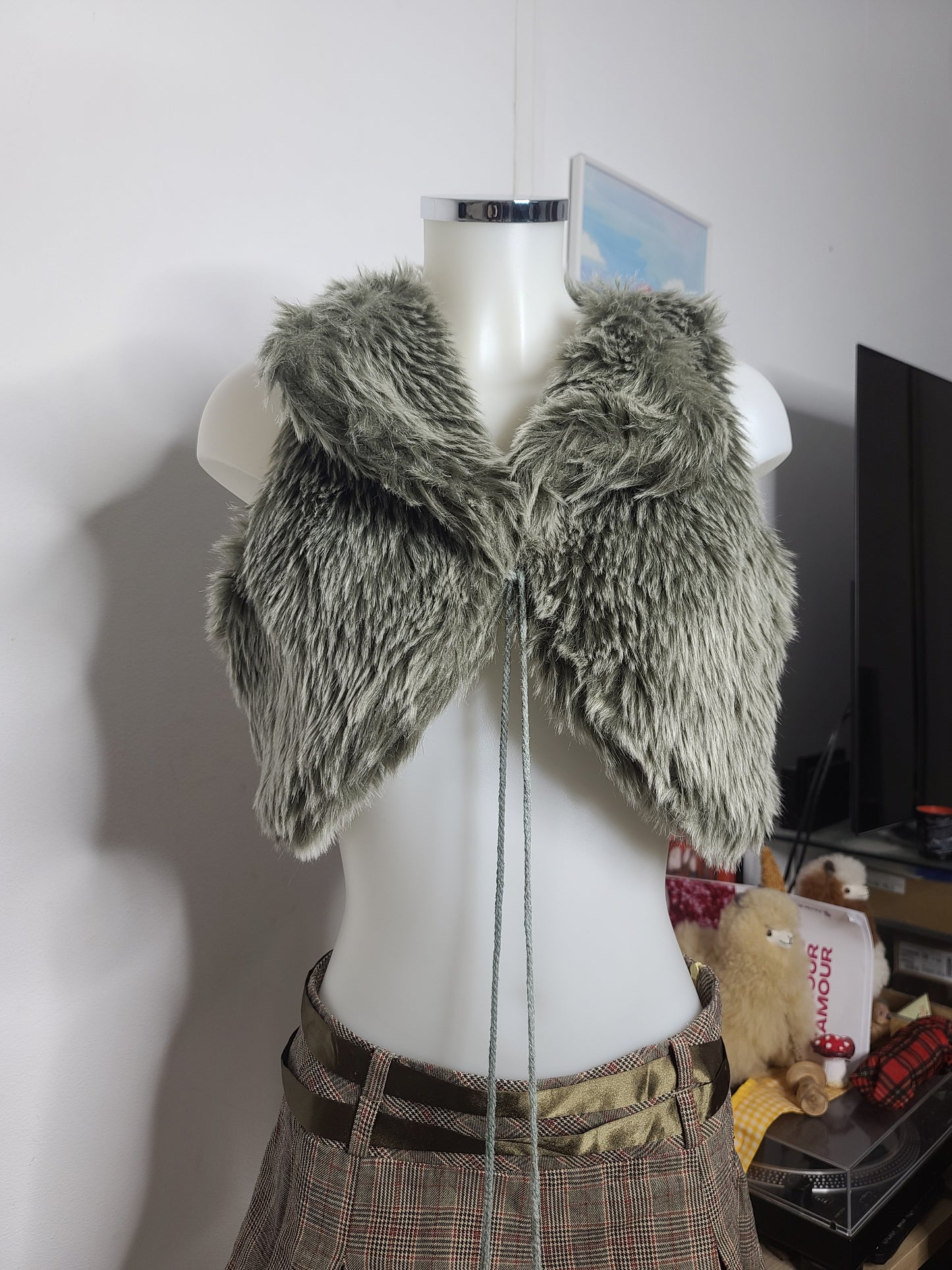 Y2k fake fur coquette sleeveless jacket