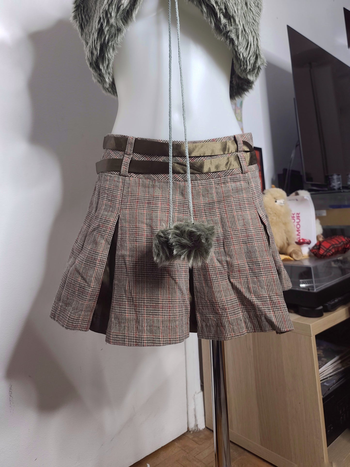 90s vintage pleated plaid flirty mini skirt