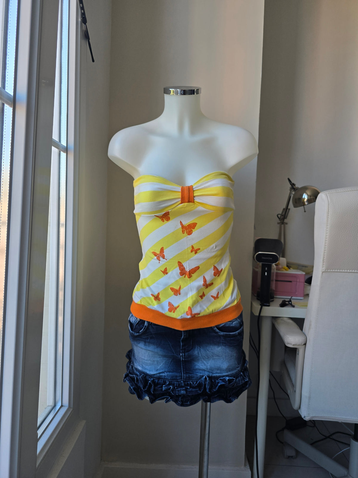 2000s vintage indie sleaze yellow striped strapless babydoll top
