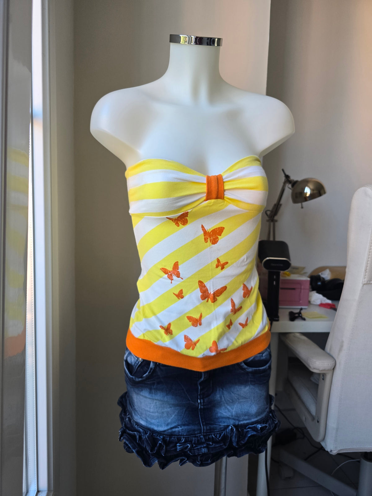 2000s vintage indie sleaze yellow striped strapless babydoll top