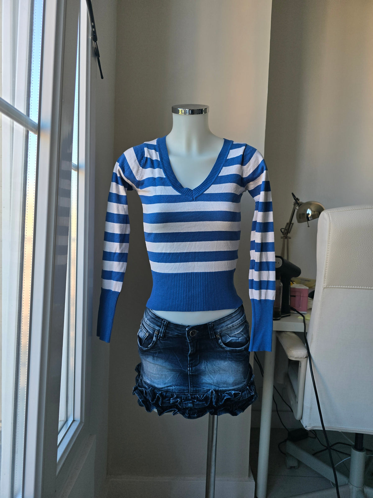 2000s vintage striped v-neck knit blue sweater