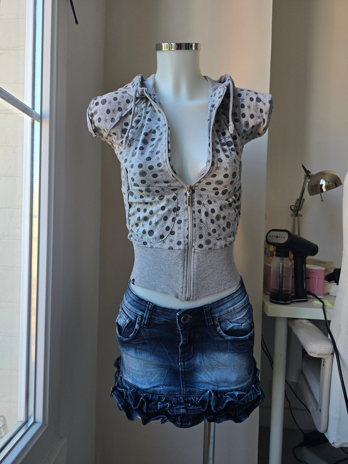 2000s vintage softgrunge short grey zip sweater