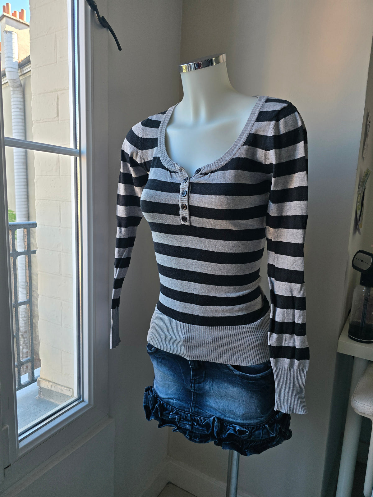 2000s vintage striped knit grey sweater