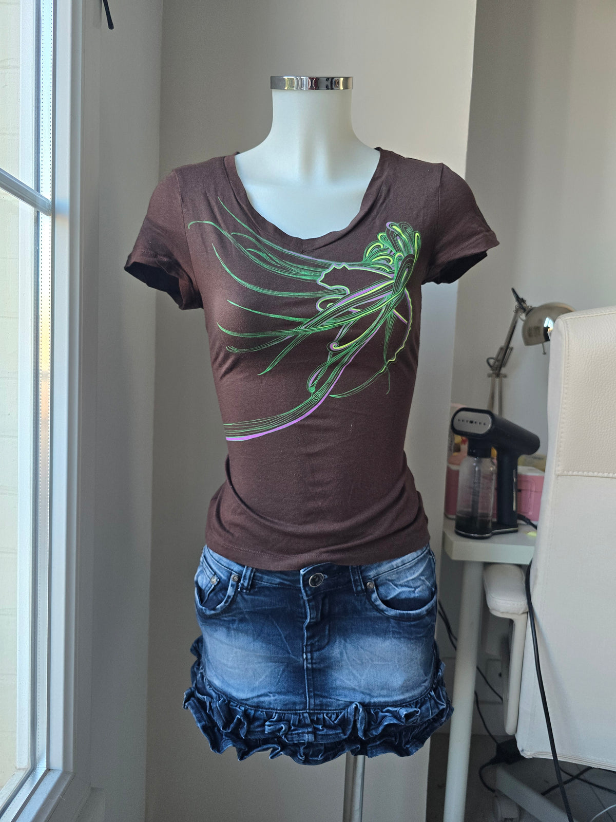 2000s vintage activewear graphic tshirt