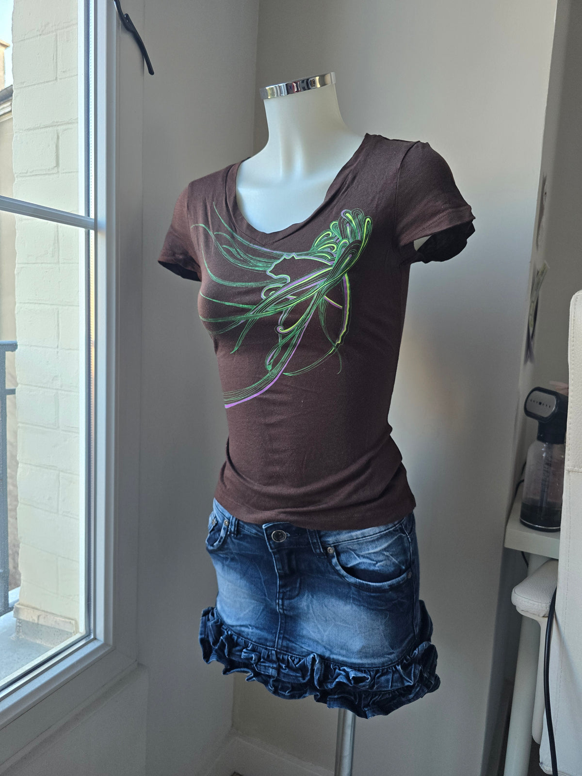 2000s vintage activewear graphic tshirt