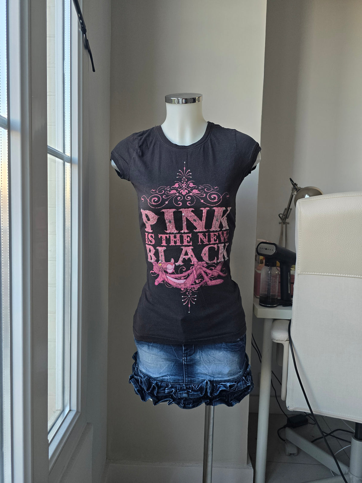 2000s vintage indie sleaze rhinestone pink tshirt