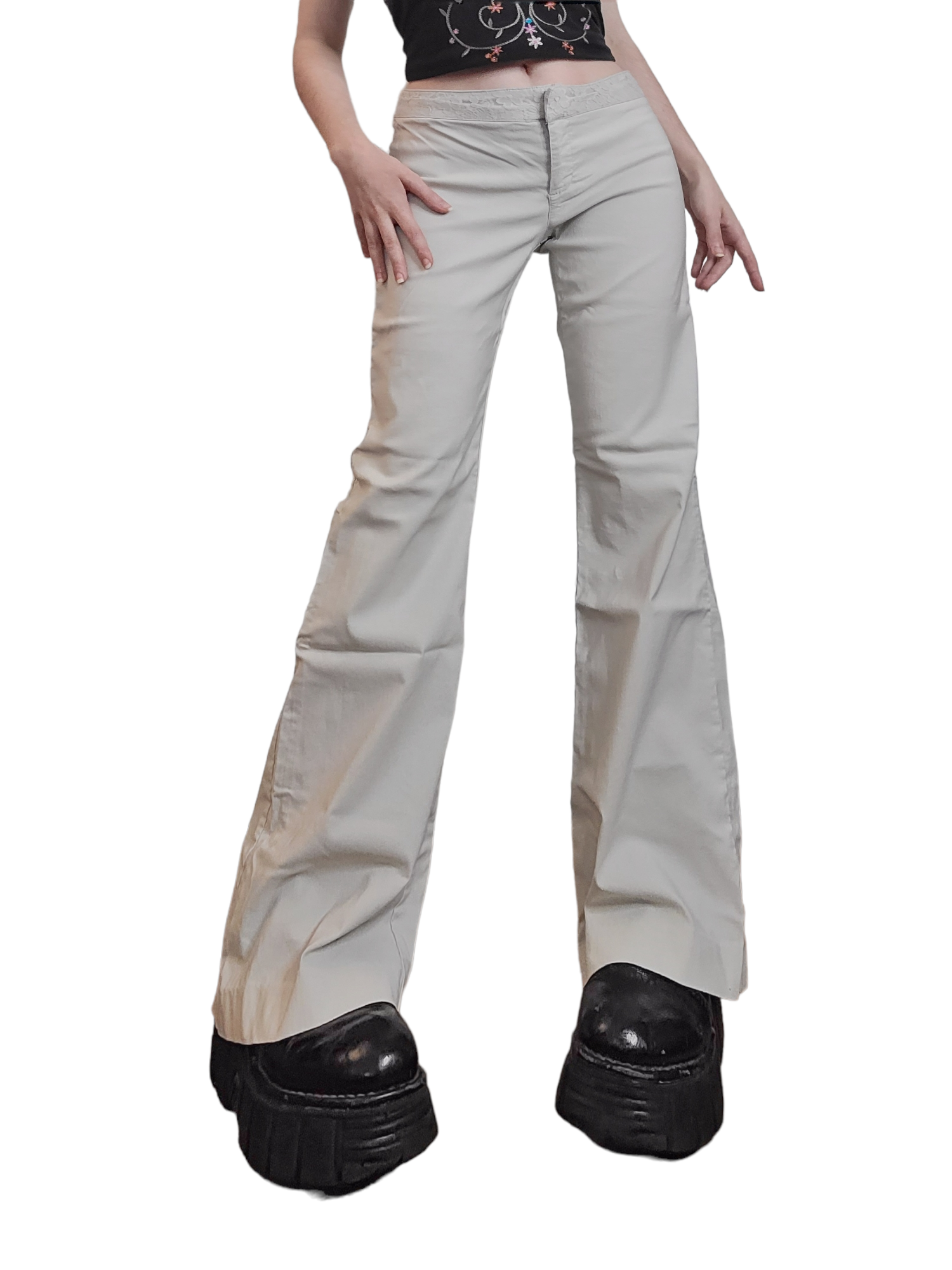 Flared pants dentelle coquette style y2k 2000 pattes deph minimalist neutral style 