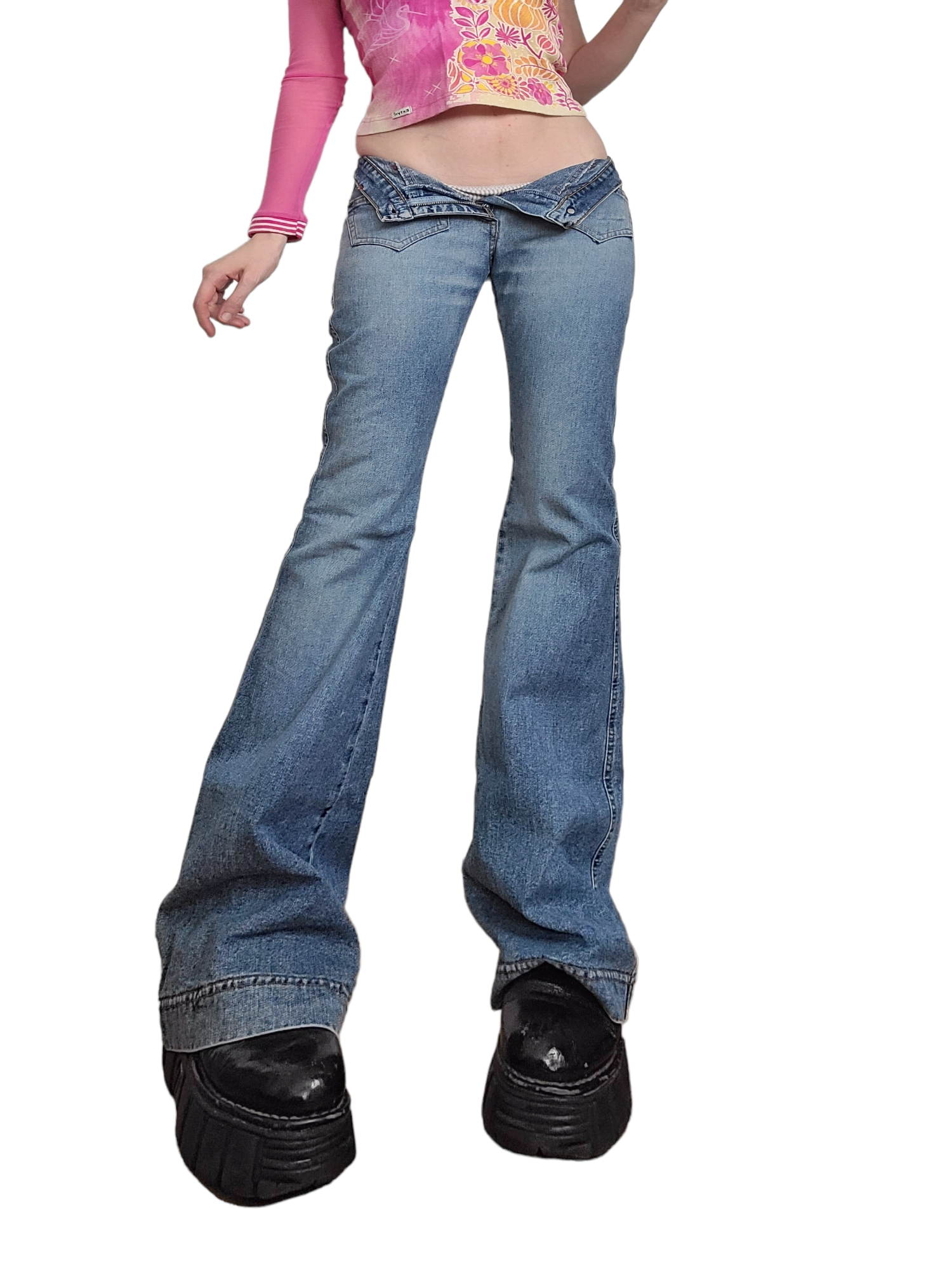 Jean pattes delephant flared y2k 2000s indie aesthetic bratz broderies fleurs papillon bohem 