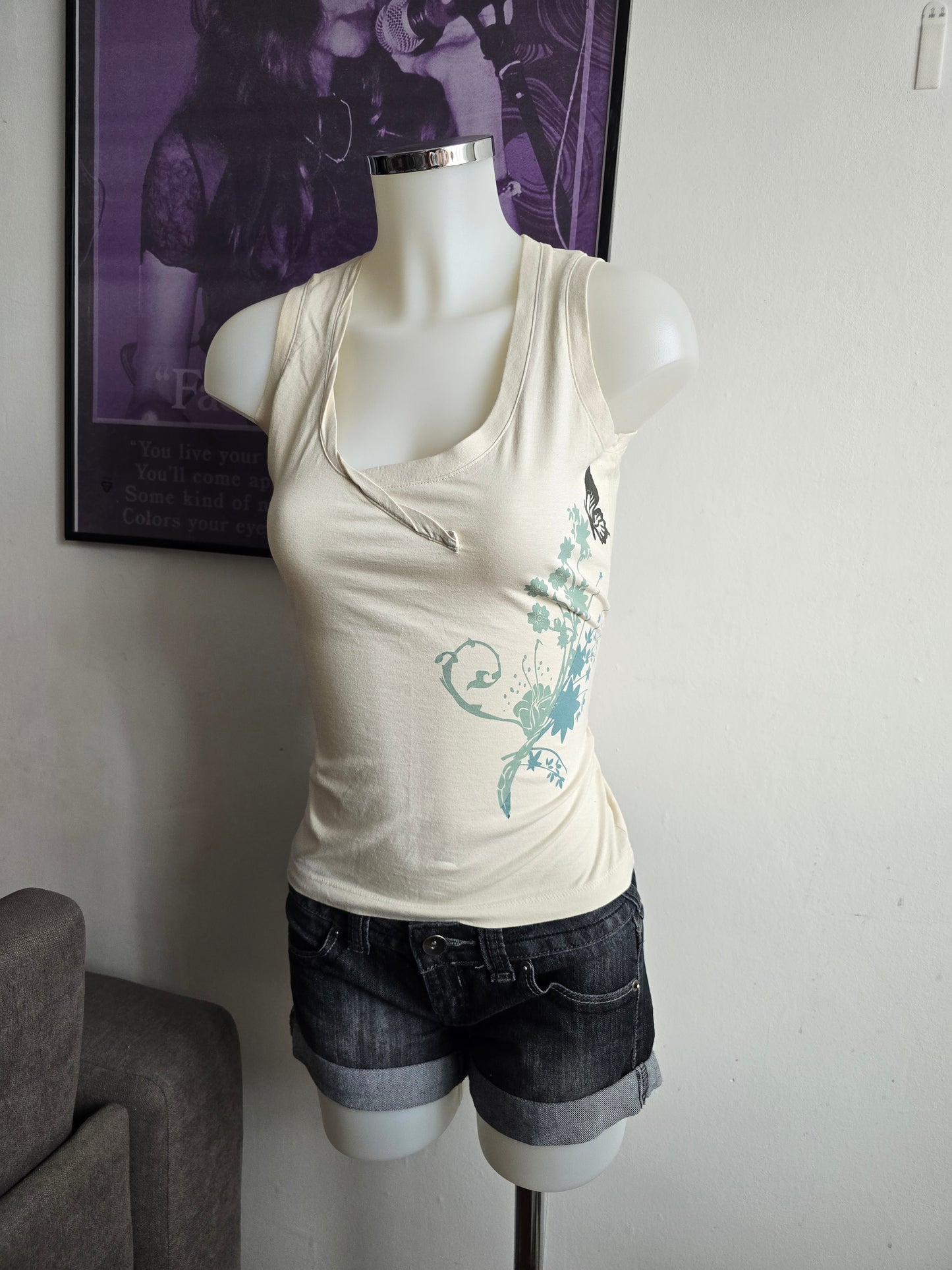 2000s vintage yoga mom bleached top