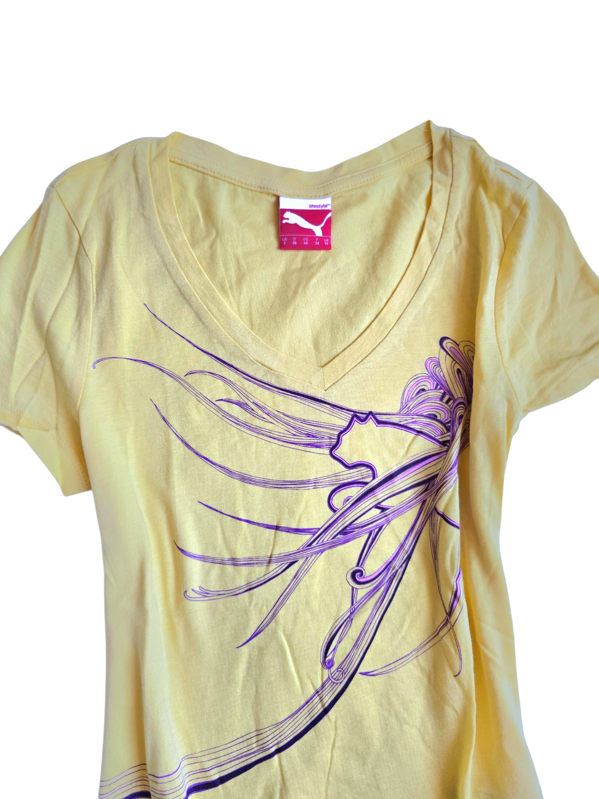 2000s vintage activewear graphic tshirt