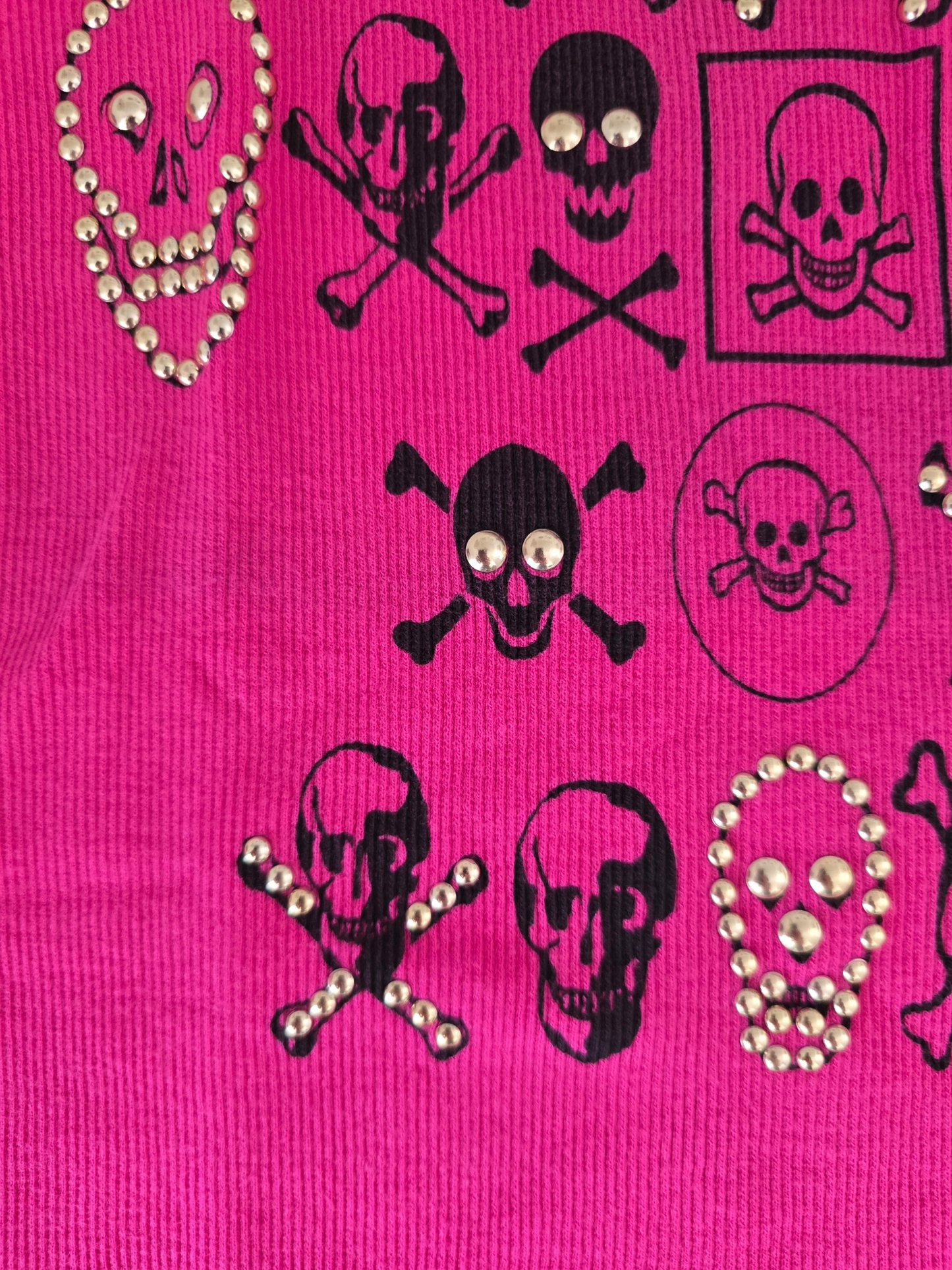2000s vintage emo studded printed skull pink ribbed top