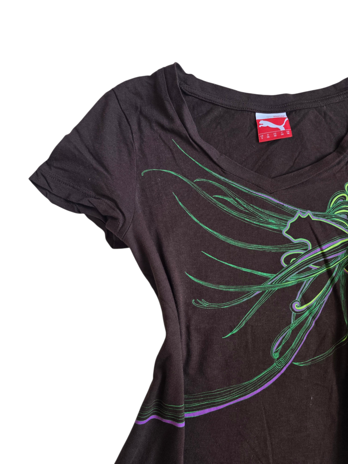 2000s vintage activewear graphic tshirt