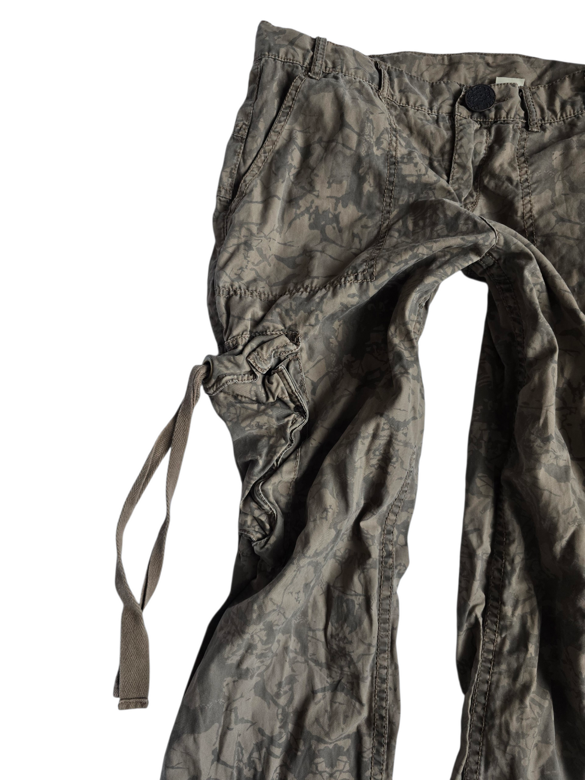 2000s vintage softgrunge camo cargo pants