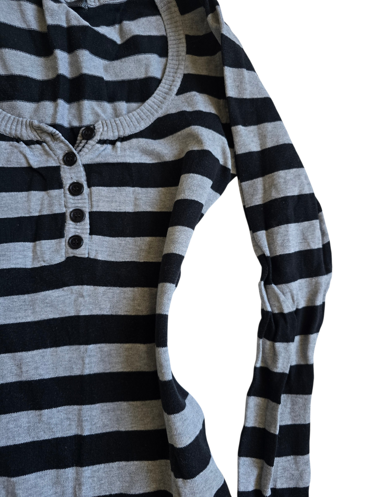2000s vintage striped knit grey sweater