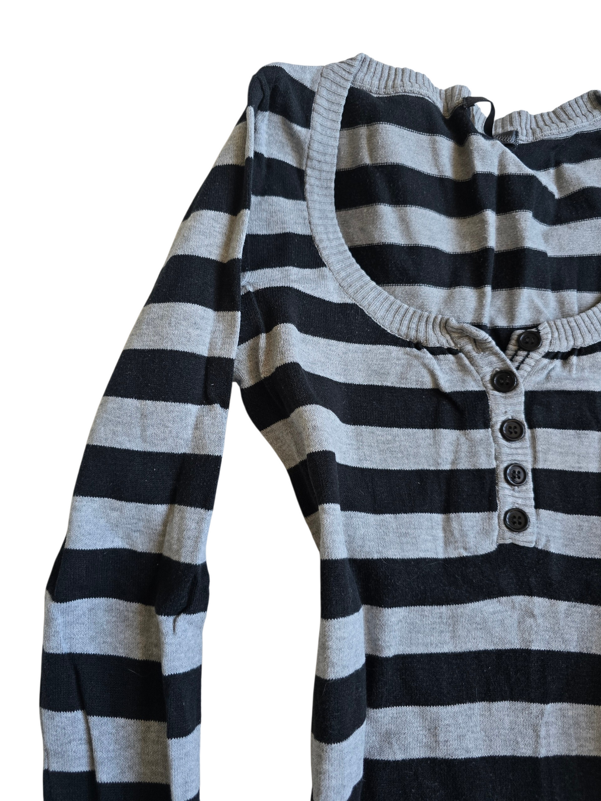 2000s vintage striped knit grey sweater