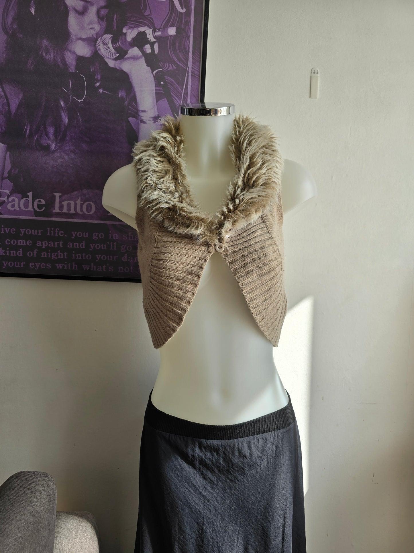 00s vintage flirty fake fur sleeveless bolero
