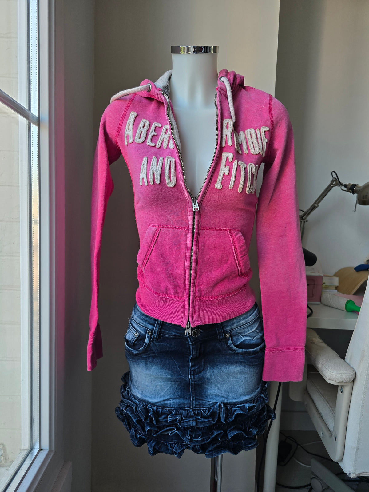 2000s Abercrombie & Fitch vintage pink surf zip sweater