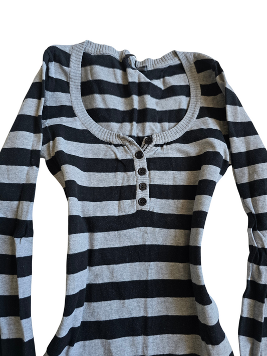 2000s vintage striped knit grey sweater