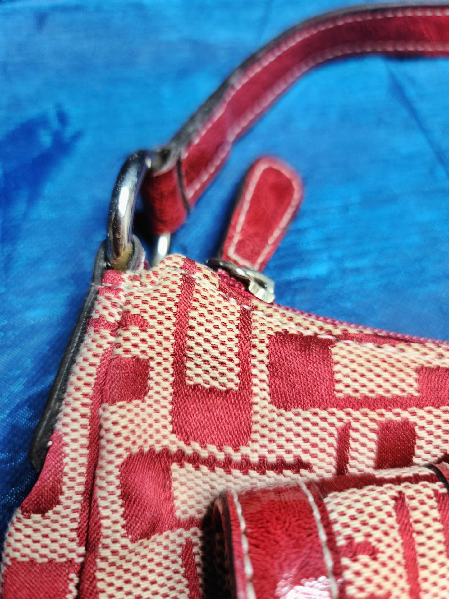 Sac baguette y2k Guess rouge - zimfriperie