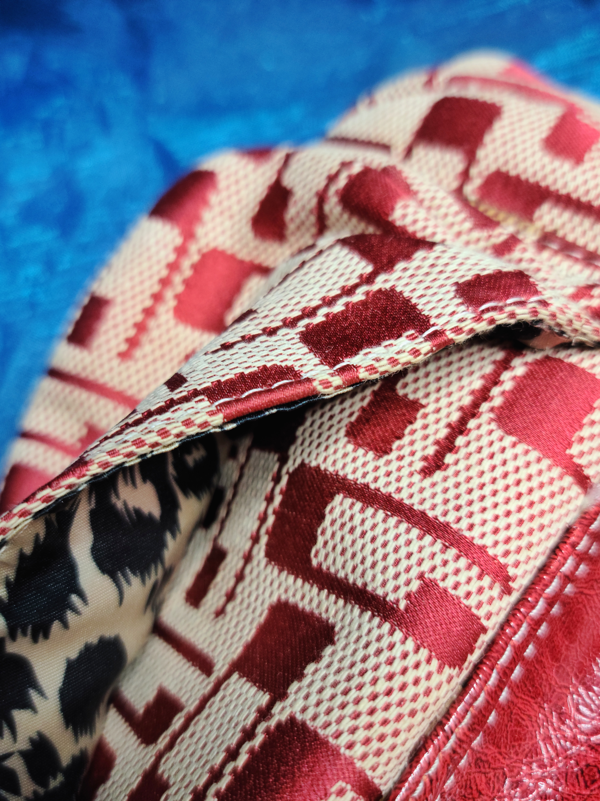 Sac baguette y2k Guess rouge - zimfriperie