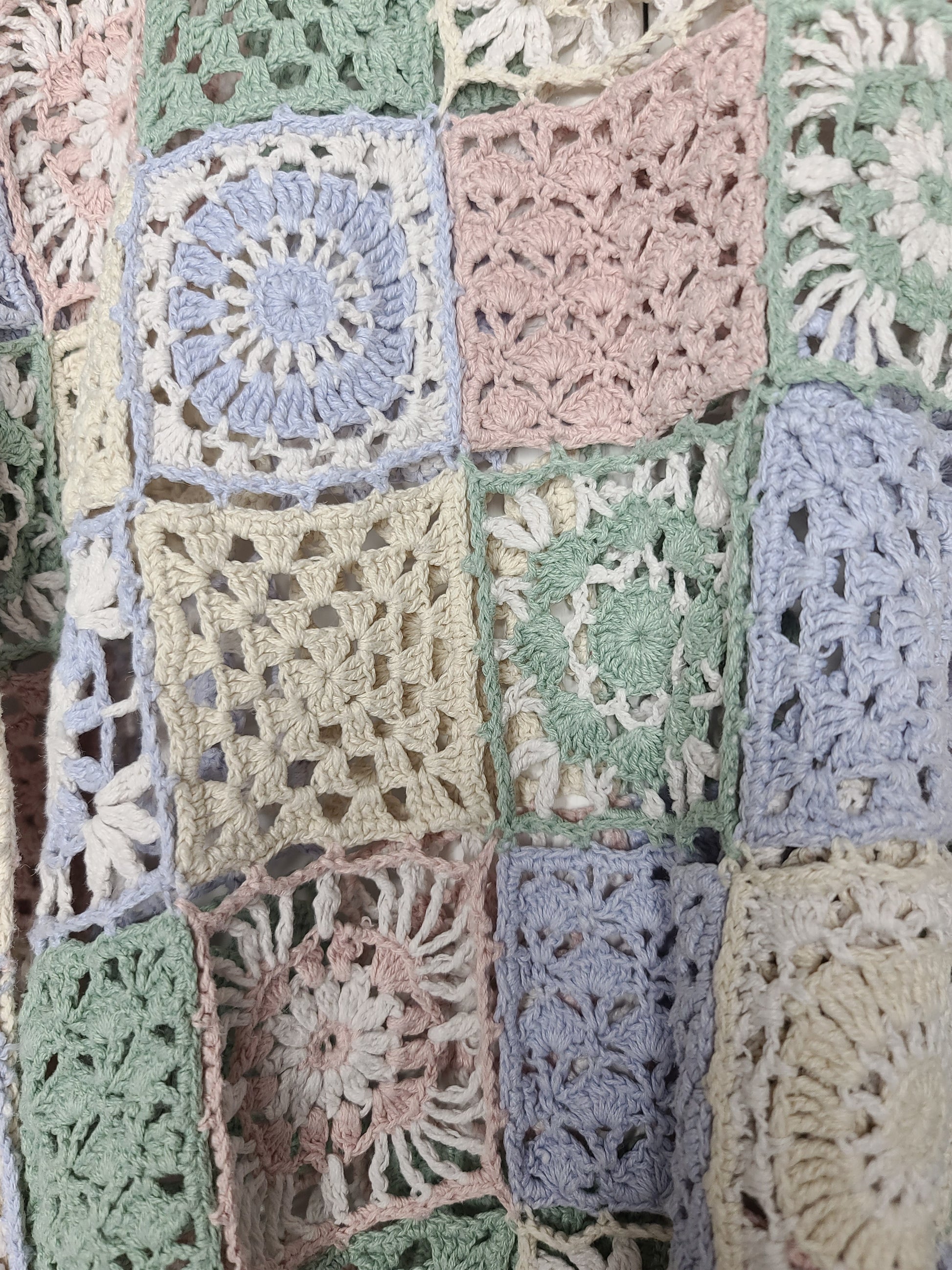 Pull vintage granny square pastel - zimfriperie