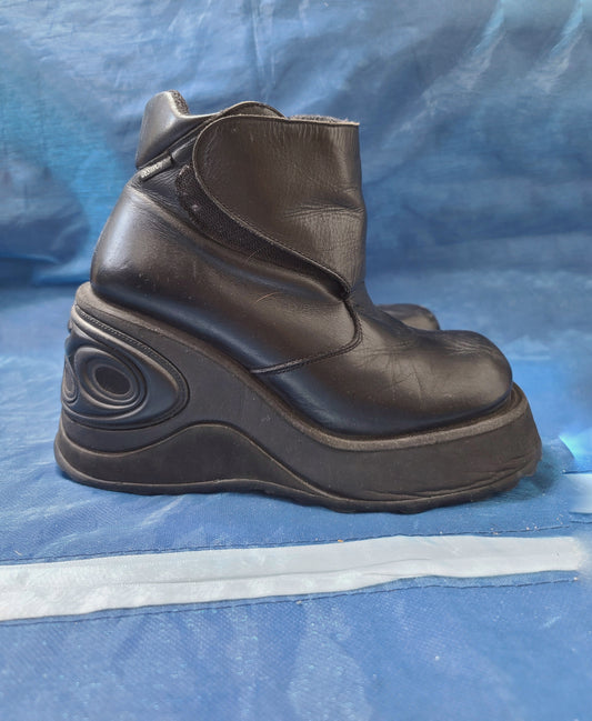 Boots destroy futuristic plateformes - zimfriperie