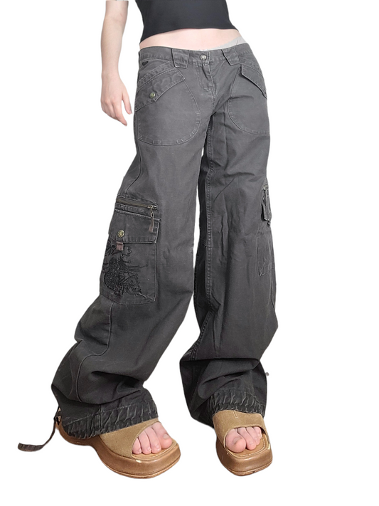 Baggy cargo 90s skater grunge noir