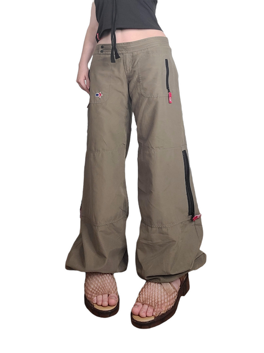 Cargo gorpcore baggy kaki y2k techwear vintage skater rave futuristic cyber