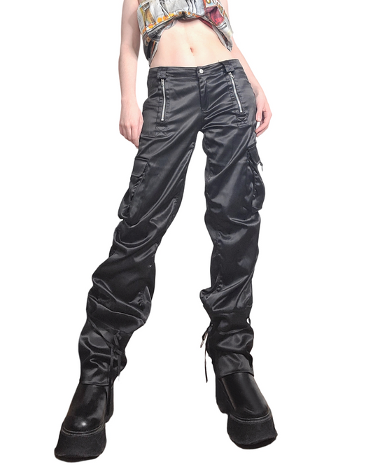 Cargo noir vintage satin techwear multipoches cybercore sangles